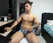 lukehunk is a 19 year old male webcam sex model.