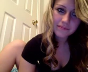 smexxii93 is a 21 year old female webcam sex model.