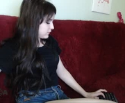 oh_little_kitten is a 18 year old female webcam sex model.