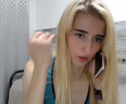 olivia_7 is a 18 year old female webcam sex model.