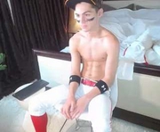 rawr_itsben is a 18 year old male webcam sex model.