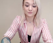 l_0_v is a  year old female webcam sex model.