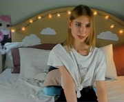 litty_kitty_ is a 18 year old female webcam sex model.
