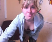 reginasmilee is a 21 year old female webcam sex model.