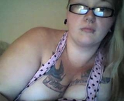 secretlove333 is a 24 year old female webcam sex model.