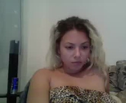 karissma_gold is a 19 year old female webcam sex model.