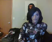 lilprettypearl is a 25 year old shemale webcam sex model.