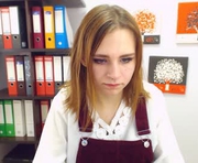 lindafairy is a 18 year old female webcam sex model.