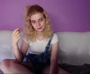 agneslaht is a 19 year old female webcam sex model.