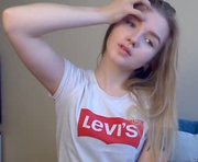amina_binet1 is a 18 year old female webcam sex model.