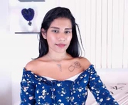 niaa_33 is a 22 year old female webcam sex model.