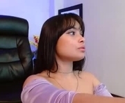 leonacutecam is a 18 year old female webcam sex model.