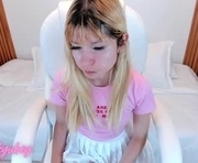 laukyubey is a 19 year old female webcam sex model.