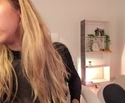sweet_kalisa is a 20 year old female webcam sex model.