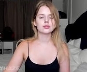 stussy3325 is a 24 year old female webcam sex model.