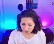 raizza_ is a 20 year old female webcam sex model.