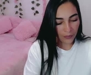 luna_lgomez is a 30 year old female webcam sex model.