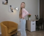 dawnbullins is a 18 year old female webcam sex model.