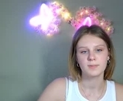 kissisabella is a 19 year old female webcam sex model.