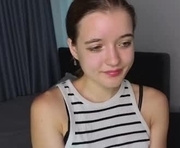 mewaura is a 18 year old female webcam sex model.