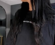niamillerx is a 19 year old female webcam sex model.
