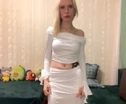 maribelchauhdrey is a 18 year old female webcam sex model.
