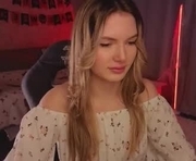 evilyn_next_door is a 18 year old female webcam sex model.