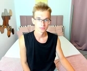 4ever_dude is a 18 year old male webcam sex model.