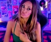 sarahholly is a 43 year old female webcam sex model.