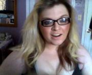 kellynicolexoxo is a 20 year old shemale webcam sex model.