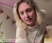 holydori is a  year old female webcam sex model.