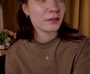 rowenadeary is a 18 year old female webcam sex model.
