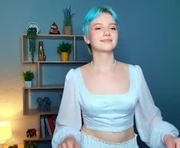 nakishacroshaw is a 18 year old female webcam sex model.