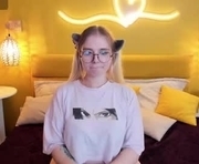 ruthbryant is a 18 year old female webcam sex model.