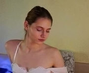 kendy_mevl is a 18 year old female webcam sex model.