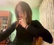 petal_queen is a 18 year old female webcam sex model.