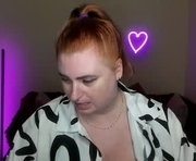 alicia_side_red is a 32 year old female webcam sex model.