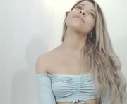 andreau_19 is a  year old female webcam sex model.