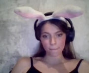 terranaufzinger is a 18 year old female webcam sex model.