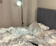 minicleo is a 18 year old female webcam sex model.