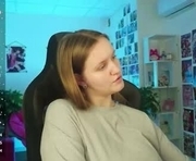 kellypoter is a 19 year old female webcam sex model.