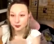 ravenamesbury is a 18 year old female webcam sex model.