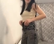 lucibeveridge is a 18 year old female webcam sex model.