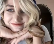 lawanalezama is a 18 year old female webcam sex model.