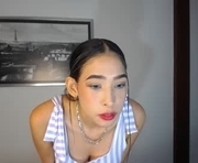 ladiosasun is a 18 year old female webcam sex model.
