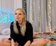 lucettaeade is a 18 year old female webcam sex model.