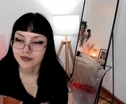 riverlyyy is a 19 year old female webcam sex model.
