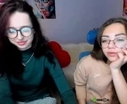 kiki_swan is a  year old couple webcam sex model.