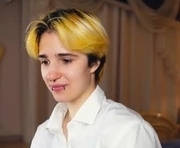 oraheyer is a 18 year old female webcam sex model.