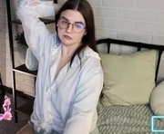 nansyyates is a 21 year old female webcam sex model.